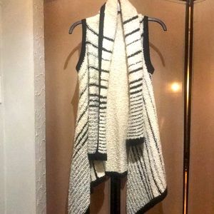 Sleeveless cardigan sweater